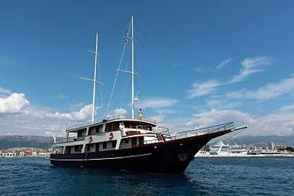Sailing boat - Custom Luna (code:PLA 816) - Krilo Jesenice - Riviera Omis